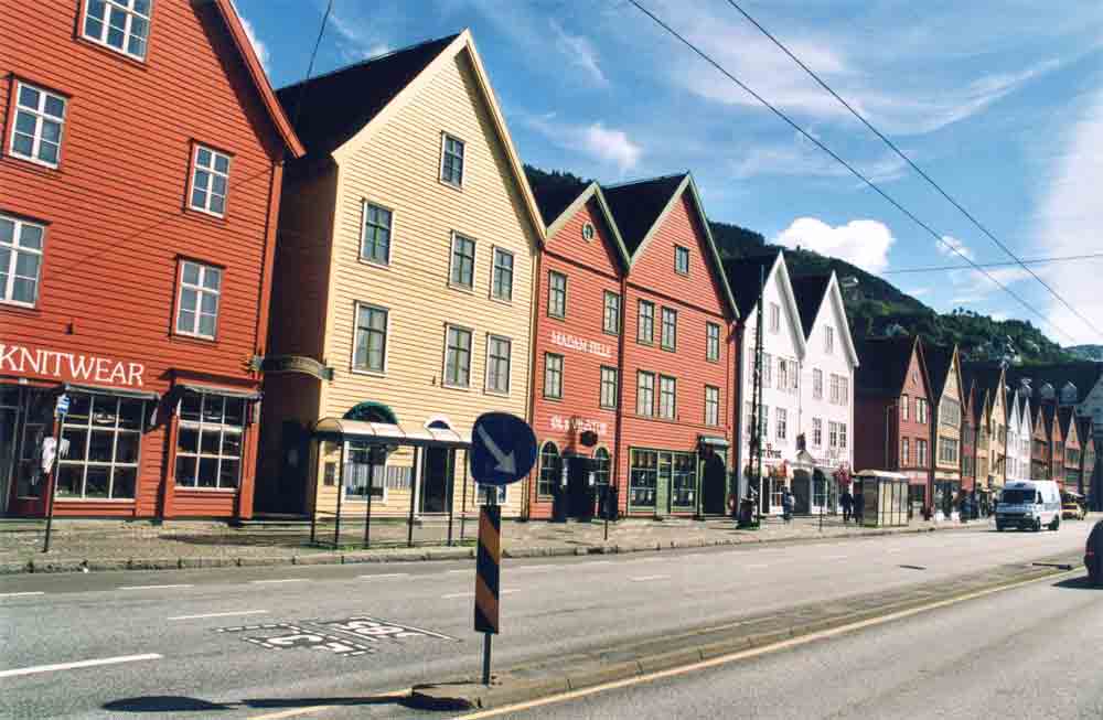 151 - Noruega - Bergen - muelle de Bryggen - 2001